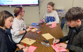 kids making valentines cards